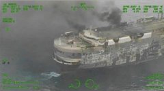 海上燃烧十多天后终沉没　载3000辆中国车货船沉入海中